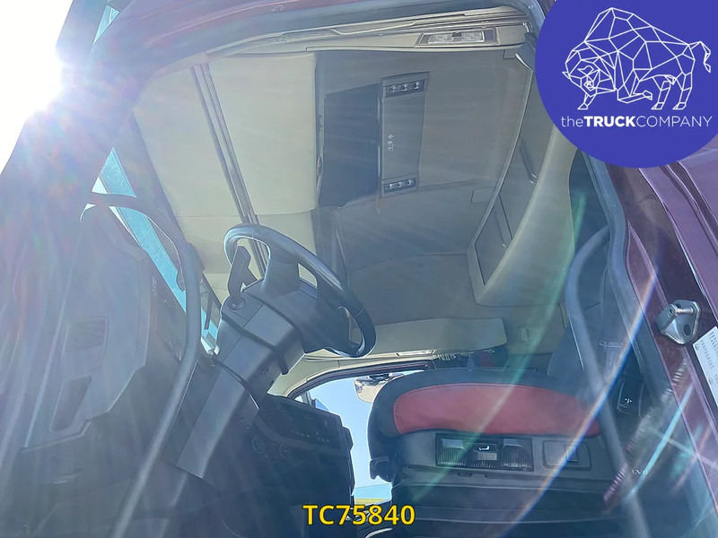 Volvo FH 500 - Nyergesvontató: 5 kép. Volvo FH 500 - Nyergesvontató: 5 kép.