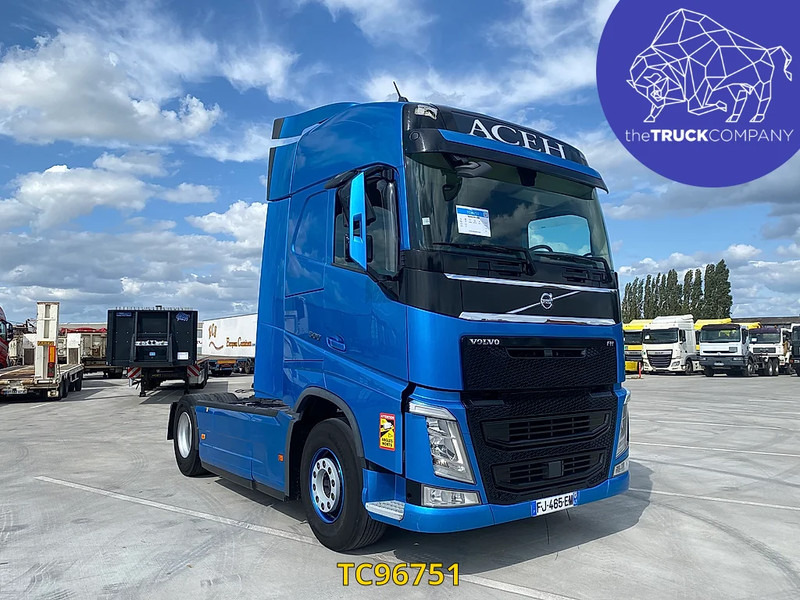 Volvo FH 500 - Nyergesvontató: 2 kép. Volvo FH 500 - Nyergesvontató: 2 kép.