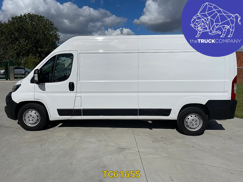 Peugeot Boxer 435 L3 H2 2.2 Blue HDI - Furgon: 2 kép. Peugeot Boxer 435 L3 H2 2.2 Blue HDI - Furgon: 2 kép.
