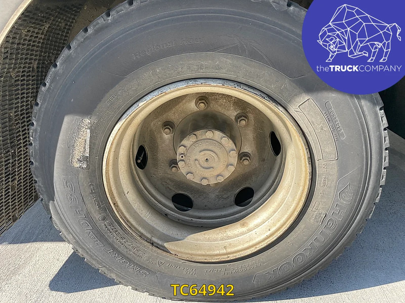 Renault D 210 - Dobozos felépítményű teherautó: 4 kép. Renault D 210 - Dobozos felépítményű teherautó: 4 kép.