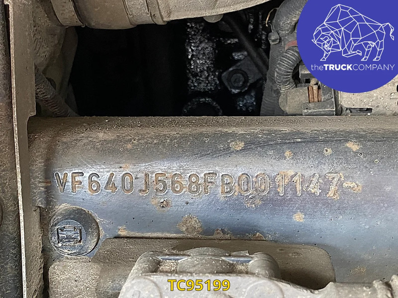 Renault D 210 - Dobozos felépítményű teherautó: 3 kép. Renault D 210 - Dobozos felépítményű teherautó: 3 kép.
