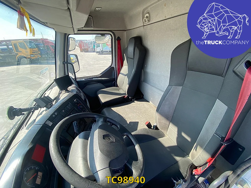 Renault D 240 - Dobozos felépítményű teherautó: 5 kép. Renault D 240 - Dobozos felépítményű teherautó: 5 kép.