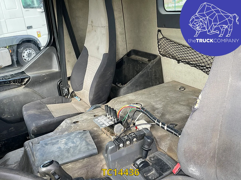 Renault Kerax 370 - Cserefelépítményes teherautó: 3 kép. Renault Kerax 370 - Cserefelépítményes teherautó: 3 kép.