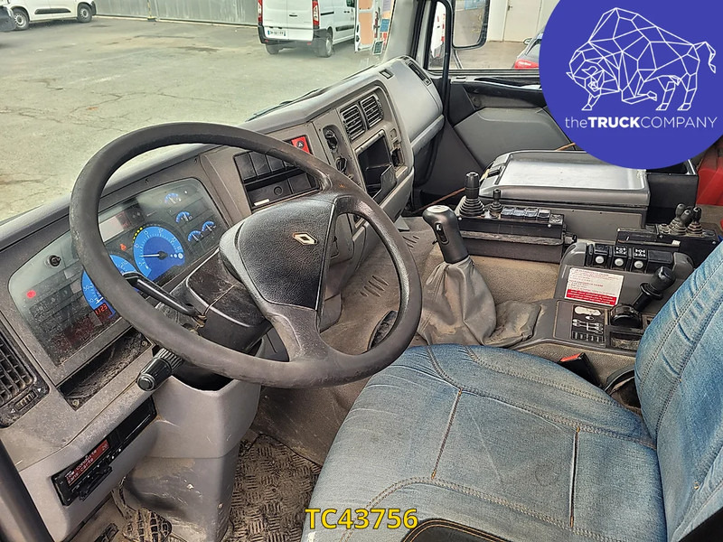 Renault Kerax 370 - Cserefelépítményes teherautó: 2 kép. Renault Kerax 370 - Cserefelépítményes teherautó: 2 kép.