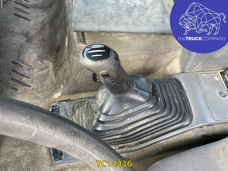 Renault Kerax 370 - Cserefelépítményes teherautó: 4 kép. Renault Kerax 370 - Cserefelépítményes teherautó: 4 kép.