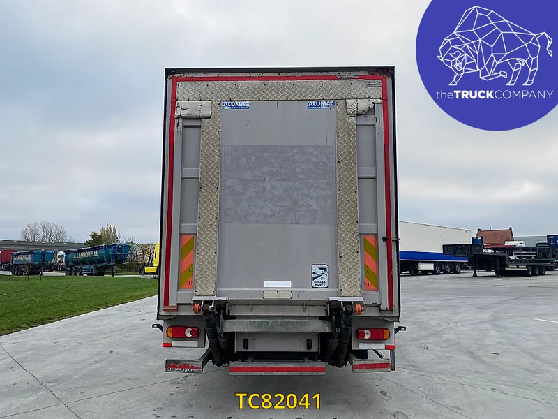 Renault Midlum 210 - Dobozos felépítményű teherautó: 3 kép. Renault Midlum 210 - Dobozos felépítményű teherautó: 3 kép.