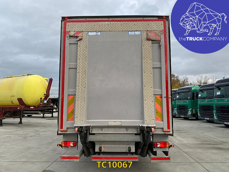 Renault Midlum 240 - Dobozos felépítményű teherautó: 3 kép. Renault Midlum 240 - Dobozos felépítményű teherautó: 3 kép.