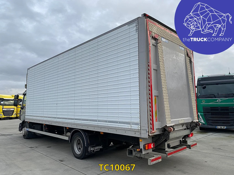 Renault Midlum 240 - Dobozos felépítményű teherautó: 2 kép. Renault Midlum 240 - Dobozos felépítményű teherautó: 2 kép.