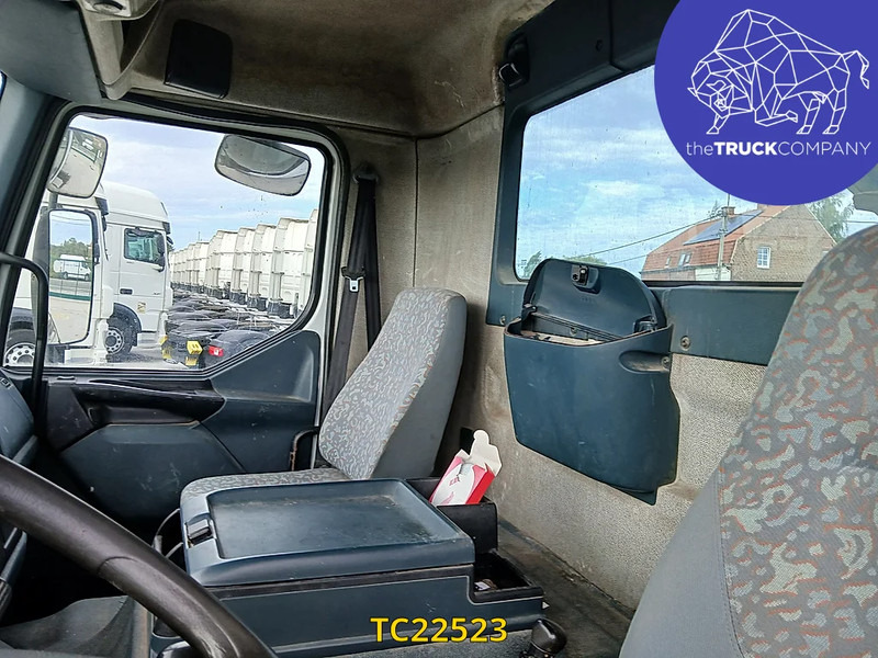 Billenőplatós teherautó Renault Premium 210: 17 kép.