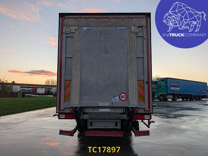 Renault Premium 280 - Dobozos felépítményű teherautó: 3 kép. Renault Premium 280 - Dobozos felépítményű teherautó: 3 kép.