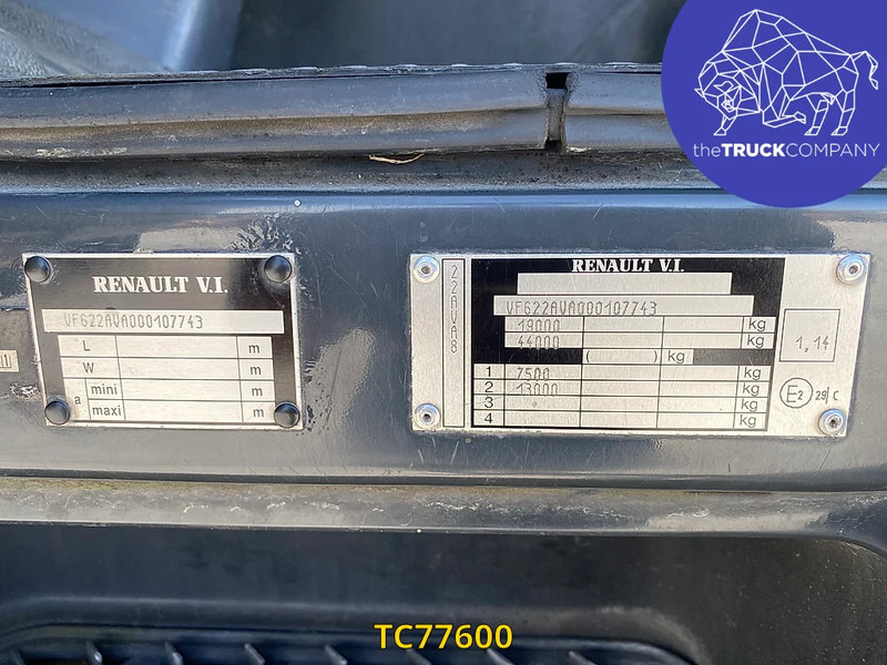 Renault Premium 320 - Ponyvás teherautó: 2 kép. Renault Premium 320 - Ponyvás teherautó: 2 kép.