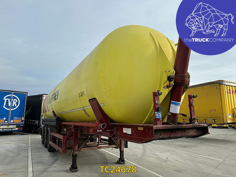 SPITZER 59000 - Tartályos félpótkocsi: 3 kép. SPITZER 59000 - Tartályos félpótkocsi: 3 kép.