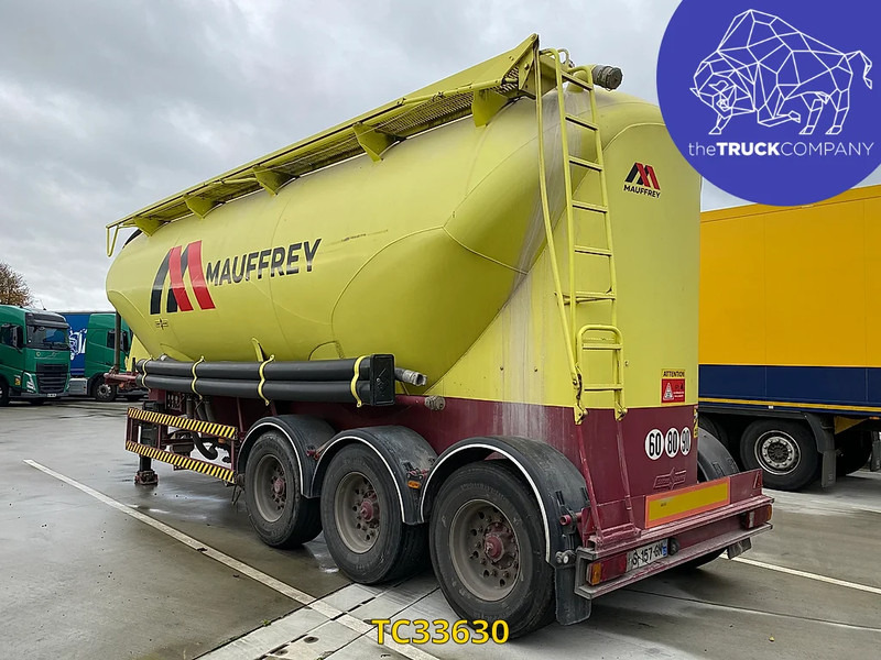 Tartályos félpótkocsi SPITZER: 1 kép.