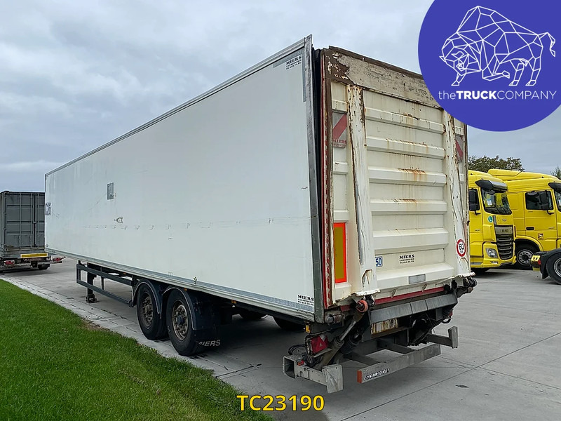 SYSTEM TRAILERS  - Félpótkocsi dobozos: 1 kép. SYSTEM TRAILERS  - Félpótkocsi dobozos: 1 kép.