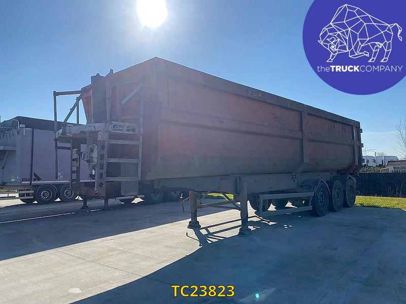 Schmitz Cargobull SKI24 - Félpótkocsi billenőplatós: 1 kép. Schmitz Cargobull SKI24 - Félpótkocsi billenőplatós: 1 kép.
