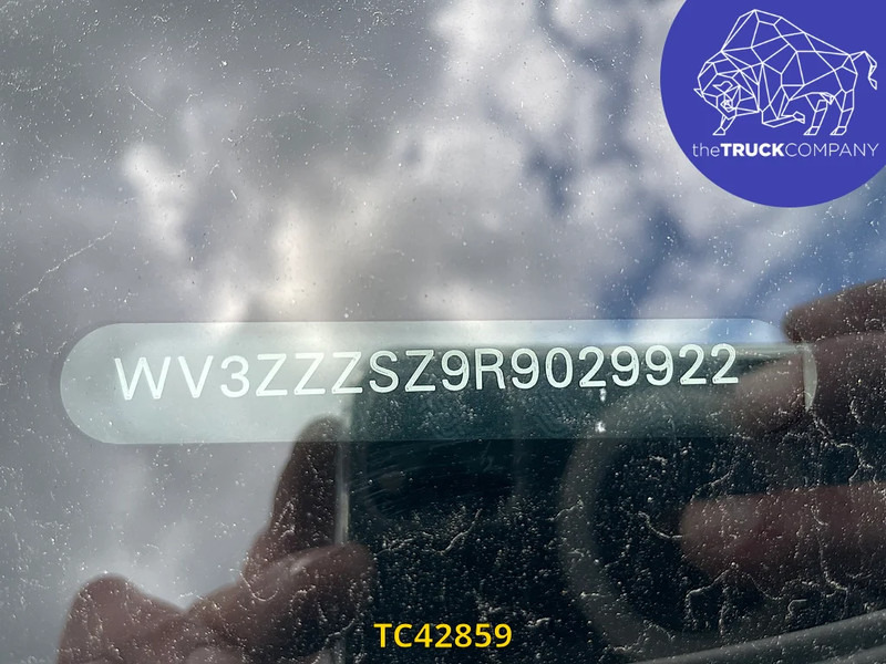 Volkswagen Crafter 2.0 TDI BOX + LIFT - Dobozos kisteherautó: 3 kép. Volkswagen Crafter 2.0 TDI BOX + LIFT - Dobozos kisteherautó: 3 kép.