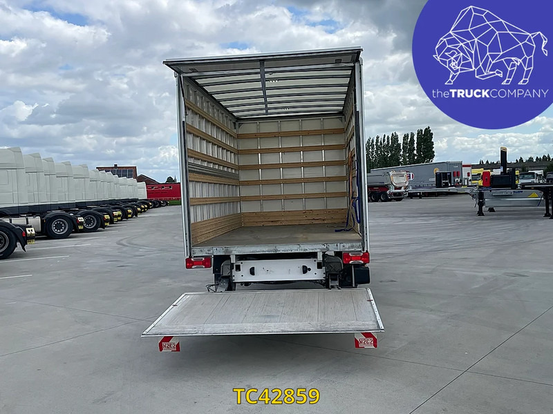 Volkswagen Crafter 2.0 TDI BOX + LIFT - Dobozos kisteherautó: 1 kép. Volkswagen Crafter 2.0 TDI BOX + LIFT - Dobozos kisteherautó: 1 kép.