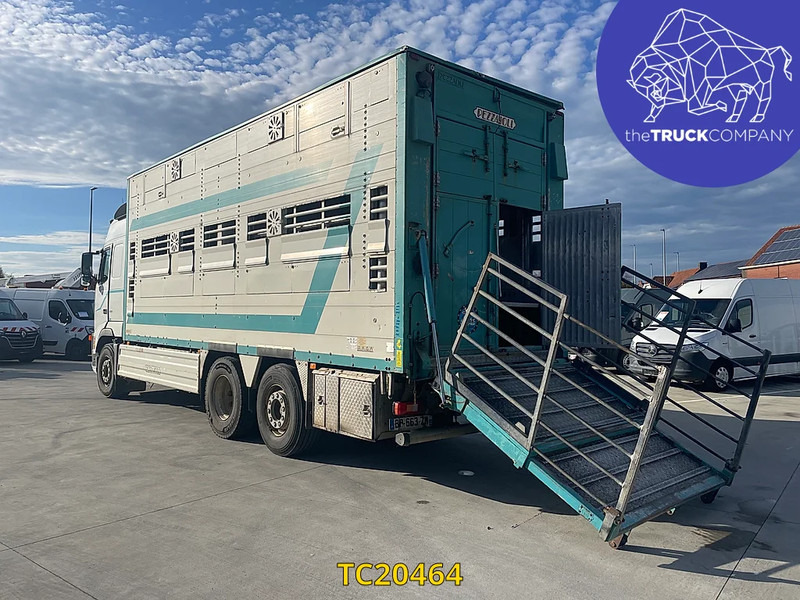 Volvo FH 480 - Állatszállító teherautó: 2 kép. Volvo FH 480 - Állatszállító teherautó: 2 kép.