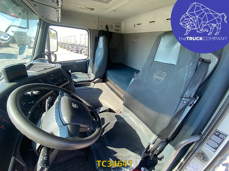 Volvo FM 330 - Hűtős teherautó: 5 kép. Volvo FM 330 - Hűtős teherautó: 5 kép.