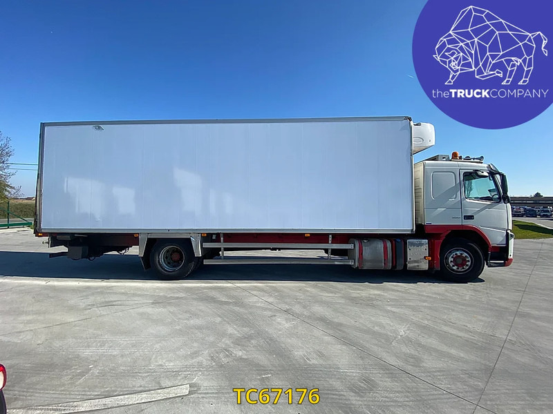 Volvo FM 330 - Hűtős teherautó: 2 kép. Volvo FM 330 - Hűtős teherautó: 2 kép.