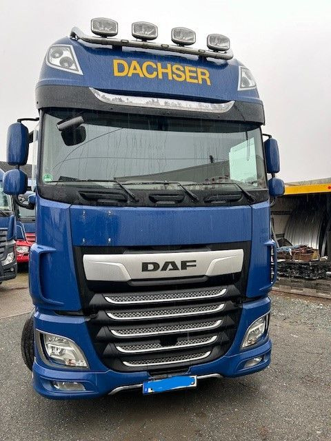 DAF XF 480 - Nyergesvontató: 4 kép. DAF XF 480 - Nyergesvontató: 4 kép.