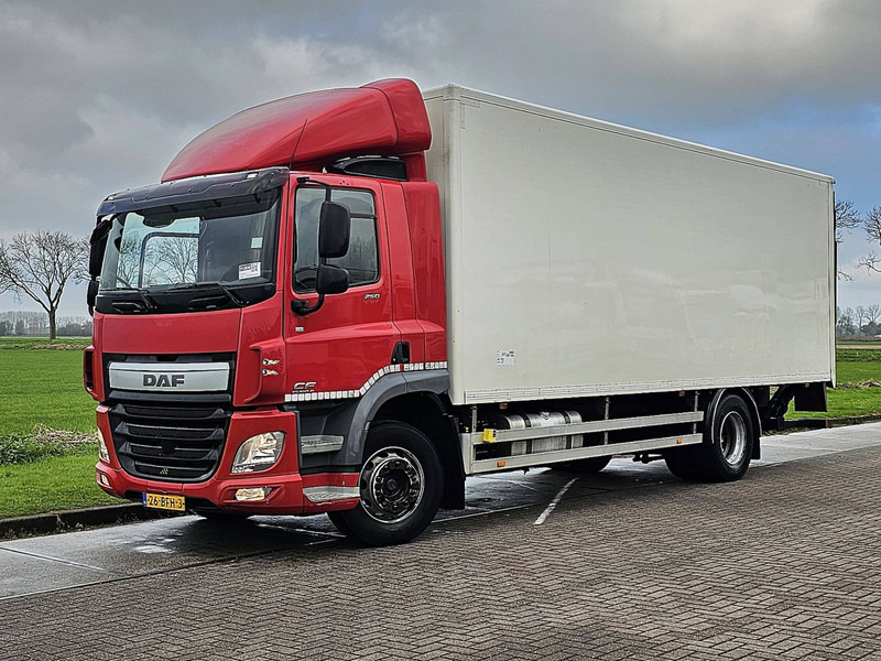 DAF CF 250 19T LIFT AIRCO - Dobozos felépítményű teherautó: 2 kép. DAF CF 250 19T LIFT AIRCO - Dobozos felépítményű teherautó: 2 kép.