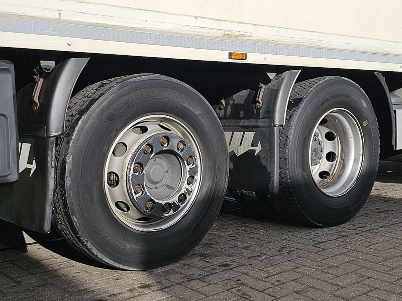 Hűtős teherautó DAF CF 450 6X2 FAN CARRIER 950: 15 kép.