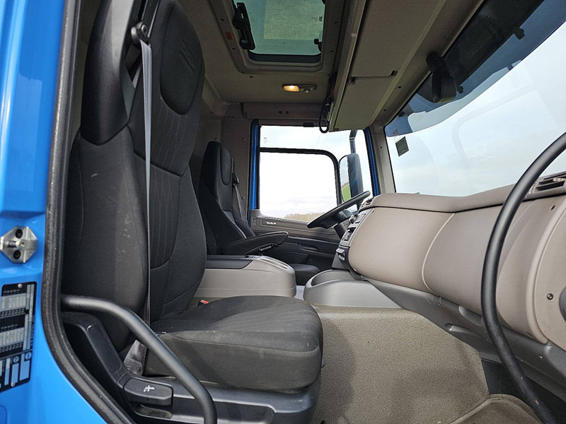 Interior photo 1: Hűtős teherautó DAF CF 450 6X2 FAN CARRIER 950