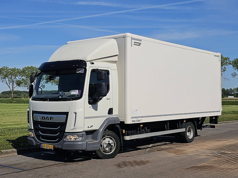 DAF LF 210 - Dobozos felépítményű teherautó: 2 kép. DAF LF 210 - Dobozos felépítményű teherautó: 2 kép.