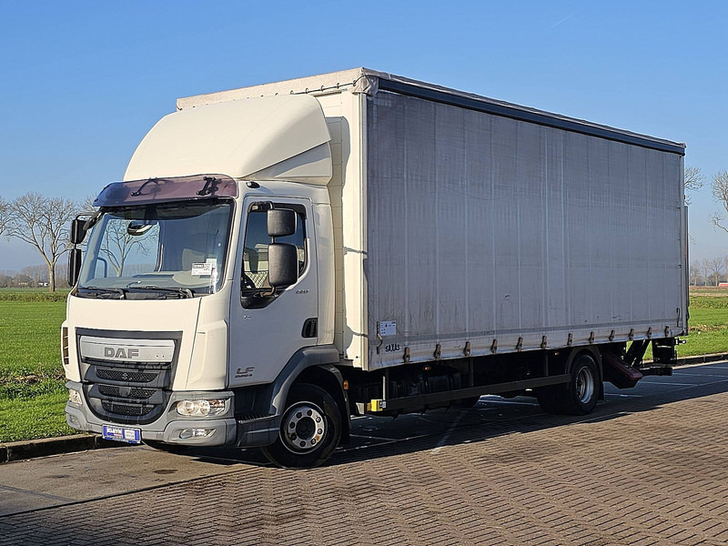 DAF LF 220 - Ponyvás teherautó: 2 kép. DAF LF 220 - Ponyvás teherautó: 2 kép.