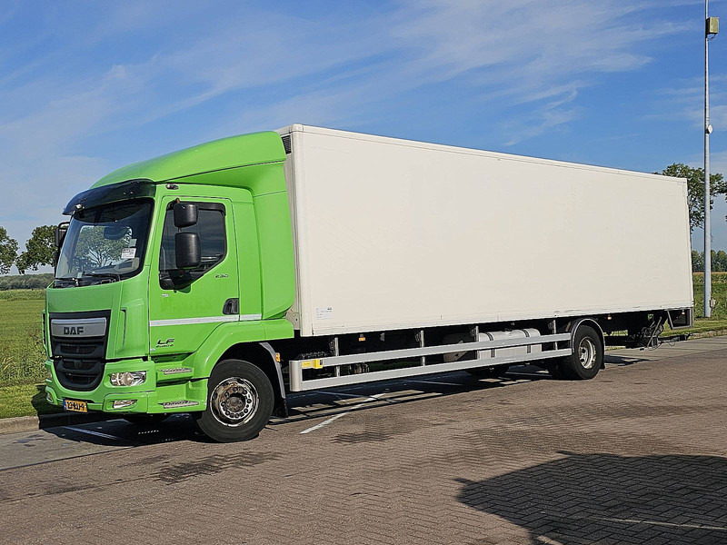 DAF LF 230 FA - Dobozos felépítményű teherautó: 2 kép. DAF LF 230 FA - Dobozos felépítményű teherautó: 2 kép.