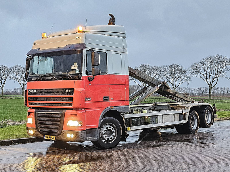 DAF XF 105.410 6X2 FAS NL-TRUCK - Horgos rakodó teherautó: 2 kép. DAF XF 105.410 6X2 FAS NL-TRUCK - Horgos rakodó teherautó: 2 kép.