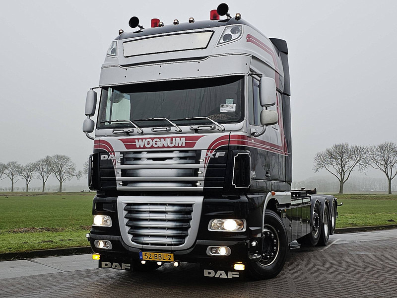 DAF XF 105.460 8X2 FAK SPECIAL ED. - Horgos rakodó teherautó: 1 kép. DAF XF 105.460 8X2 FAK SPECIAL ED. - Horgos rakodó teherautó: 1 kép.
