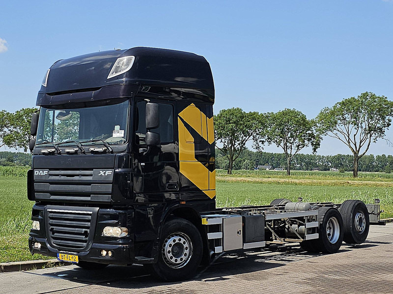DAF XF 105.460 SSC 6X2 FAS MANUAL - Alvaz teherautó: 2 kép. DAF XF 105.460 SSC 6X2 FAS MANUAL - Alvaz teherautó: 2 kép.
