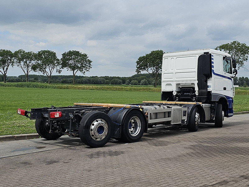DAF XF 460 8X2 MAN. INT. ADR - Alvaz teherautó: 3 kép. DAF XF 460 8X2 MAN. INT. ADR - Alvaz teherautó: 3 kép.