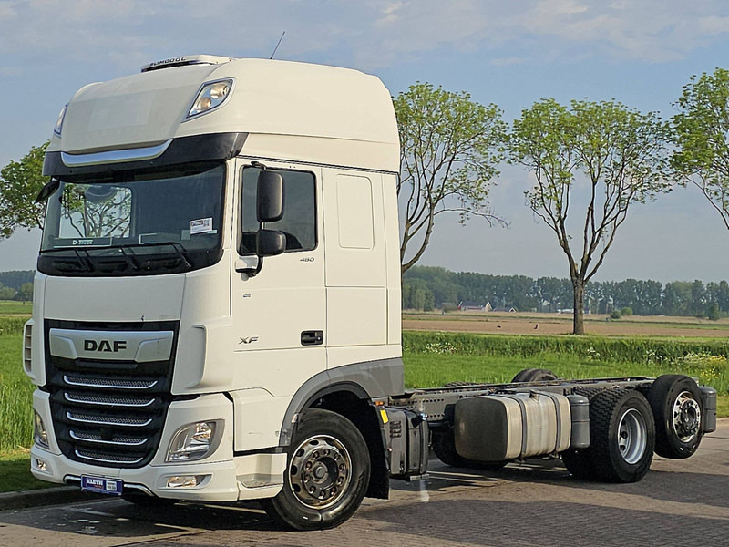 DAF XF 480 SSC 6X2 FAR - Alvaz teherautó: 2 kép. DAF XF 480 SSC 6X2 FAR - Alvaz teherautó: 2 kép.