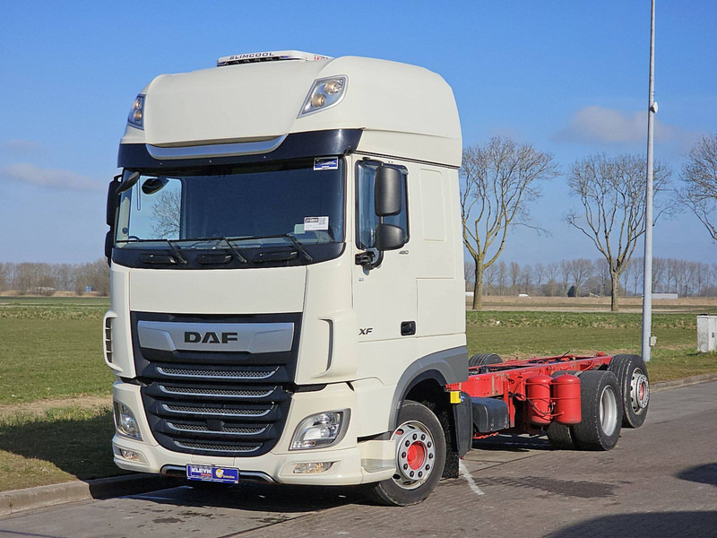 DAF XF 480 SSC 6X2 FAR INTARDER - Alvaz teherautó: 2 kép. DAF XF 480 SSC 6X2 FAR INTARDER - Alvaz teherautó: 2 kép.