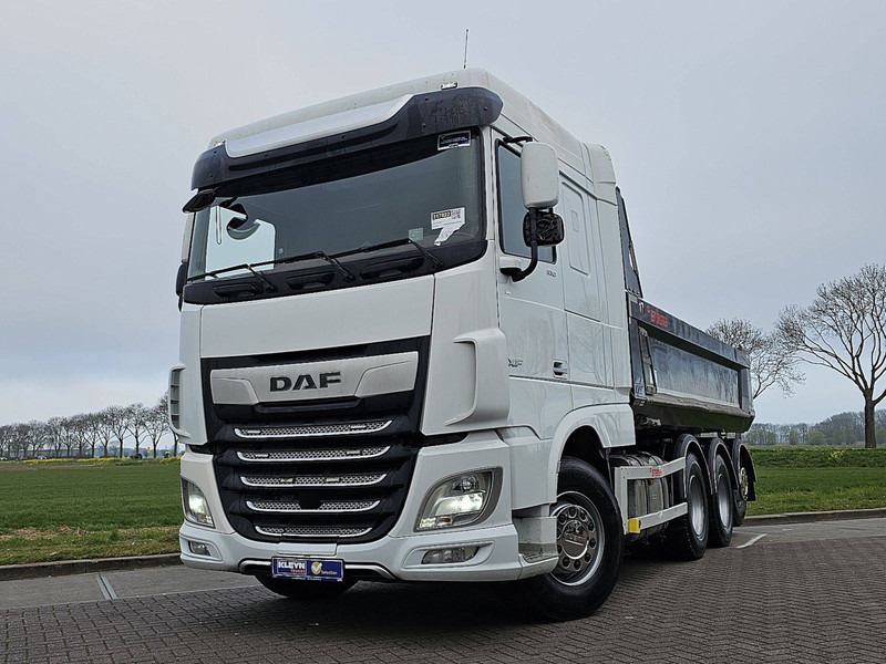 DAF XF 530 8X4 FAW STEEL TIPPER - Billenőplatós teherautó: 1 kép. DAF XF 530 8X4 FAW STEEL TIPPER - Billenőplatós teherautó: 1 kép.