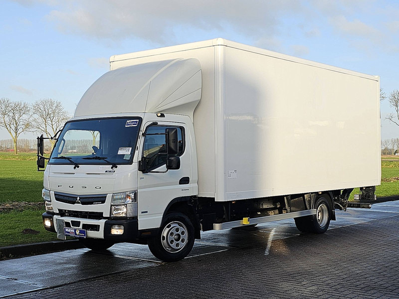 FUSO 7C18 CANTER AIRCO 3180KG PAYLOAD - Dobozos felépítményű teherautó: 2 kép. FUSO 7C18 CANTER AIRCO 3180KG PAYLOAD - Dobozos felépítményű teherautó: 2 kép.