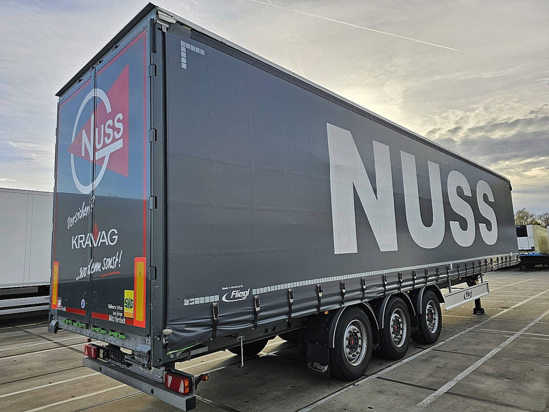 Fliegl SCHUIFZ COIL - Ponyvás félpótkocsi: 2 kép. Fliegl SCHUIFZ COIL - Ponyvás félpótkocsi: 2 kép.