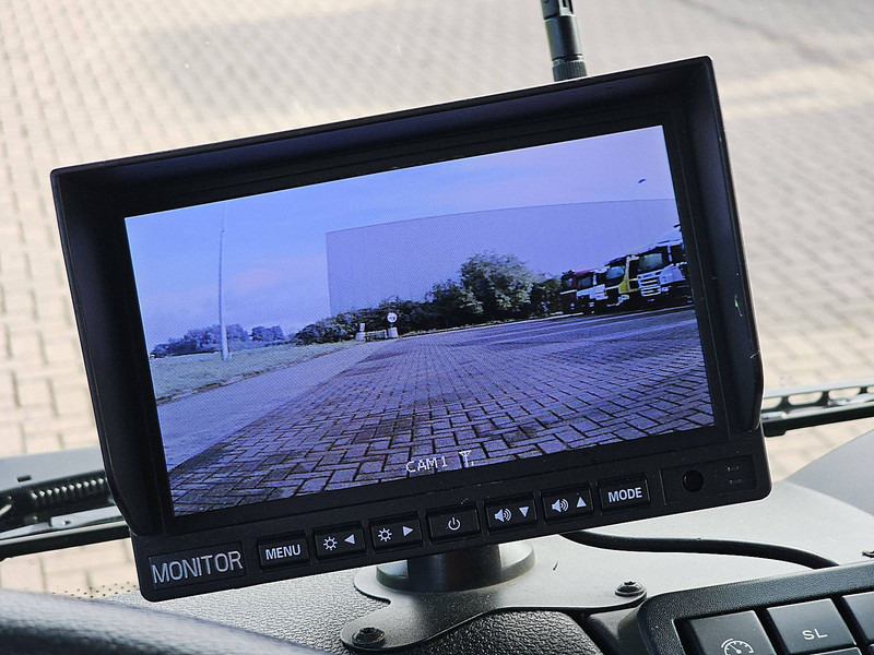 Ponyvás teherautó Iveco 150E30 EUROCARGO Sleepcab,Edscha: 12 kép.