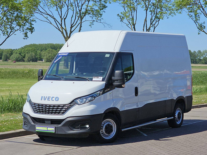 Iveco Daily 35S18 3.0Ltr 180Pk Airco! - Furgon: 2 kép. Iveco Daily 35S18 3.0Ltr 180Pk Airco! - Furgon: 2 kép.