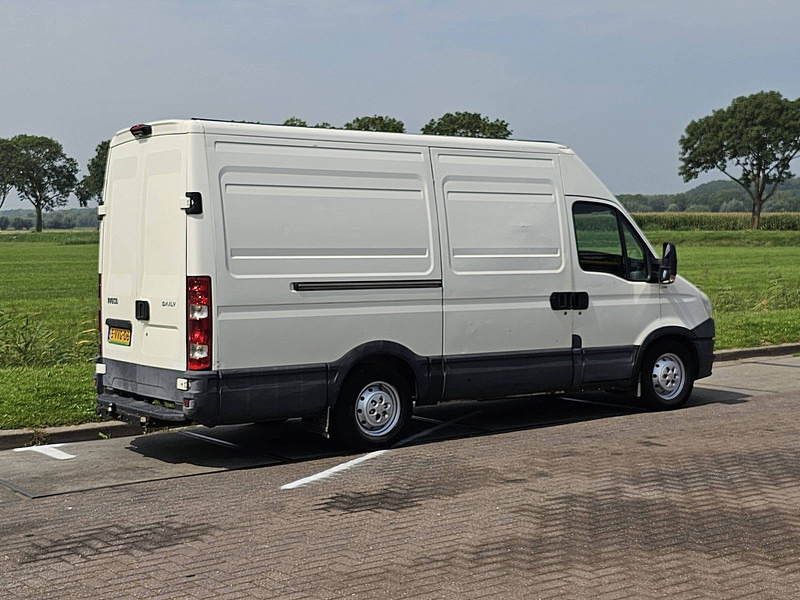 Iveco Daily 35S21 L2H2 Airco 3.0L 204p - Furgon: 3 kép. Iveco Daily 35S21 L2H2 Airco 3.0L 204p - Furgon: 3 kép.