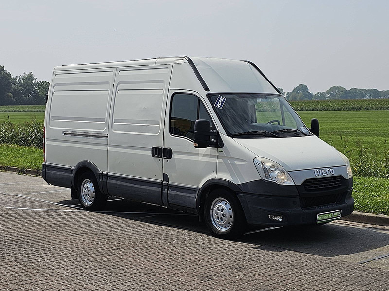 Iveco Daily 35S21 L2H2 Airco 3.0L 204p - Furgon: 5 kép. Iveco Daily 35S21 L2H2 Airco 3.0L 204p - Furgon: 5 kép.