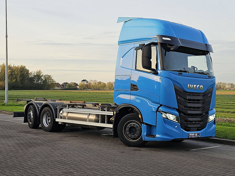 Iveco S-WAY AS260S46 LNG - Cserefelépítményes teherautó: 5 kép. Iveco S-WAY AS260S46 LNG - Cserefelépítményes teherautó: 5 kép.