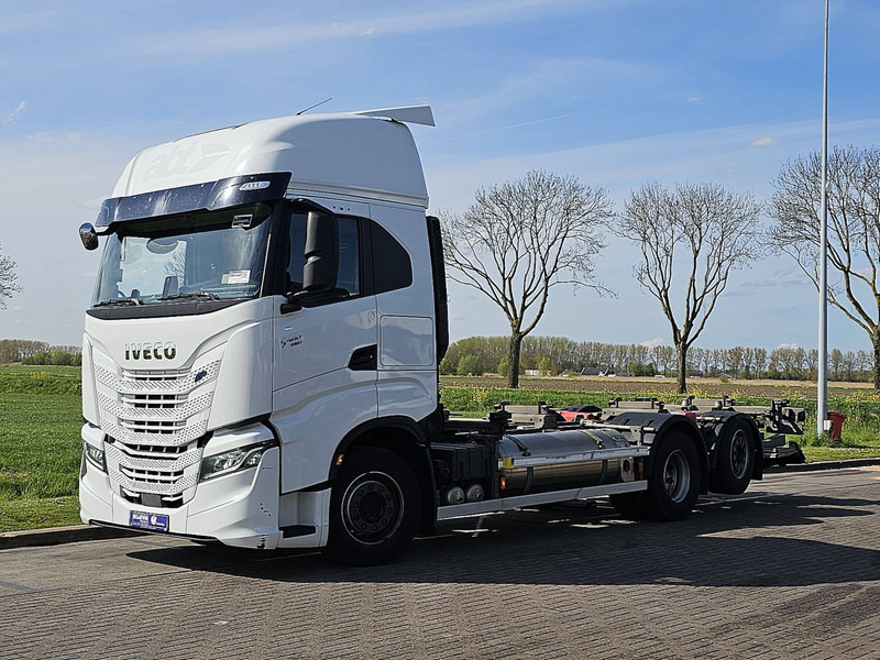 Iveco S-WAY AS260S46 LNG INT. STEERAXLE - Cserefelépítményes teherautó: 2 kép. Iveco S-WAY AS260S46 LNG INT. STEERAXLE - Cserefelépítményes teherautó: 2 kép.