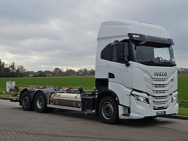 Iveco S-WAY AS440S46 6x2*4 LNG GAS - Cserefelépítményes teherautó: 5 kép. Iveco S-WAY AS440S46 6x2*4 LNG GAS - Cserefelépítményes teherautó: 5 kép.