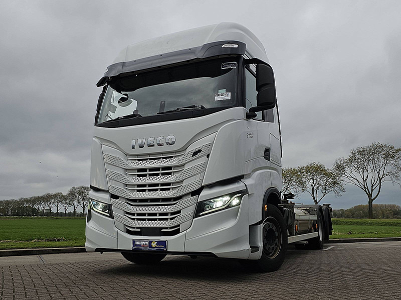 Iveco S-WAY AS440S46 6x2*4 LNG GAS - Cserefelépítményes teherautó: 1 kép. Iveco S-WAY AS440S46 6x2*4 LNG GAS - Cserefelépítményes teherautó: 1 kép.