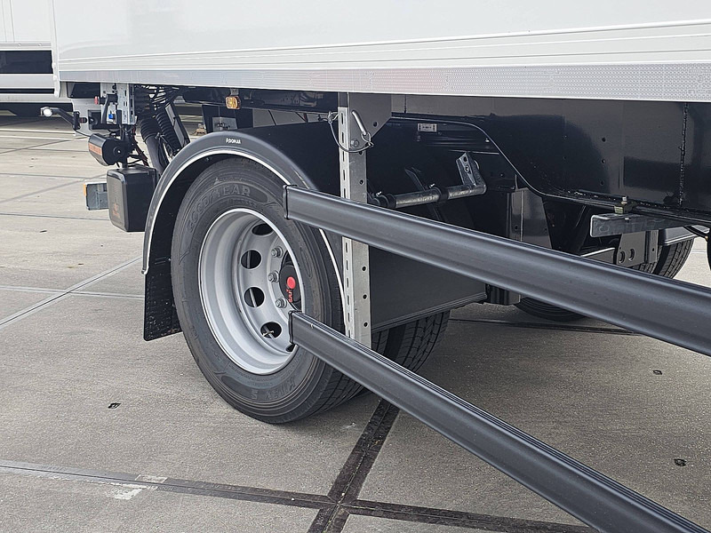 Félpótkocsi dobozos KLEYN TRAILERS TFSH 09 KOFFER: 8 kép. Félpótkocsi dobozos KLEYN TRAILERS TFSH 09 KOFFER: 8 kép.