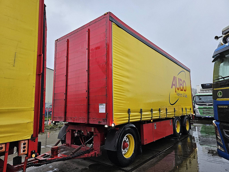Kelberg SVF 3 AXLE TAILLIFT - Ponyvás pótkocsi: 3 kép. Kelberg SVF 3 AXLE TAILLIFT - Ponyvás pótkocsi: 3 kép.